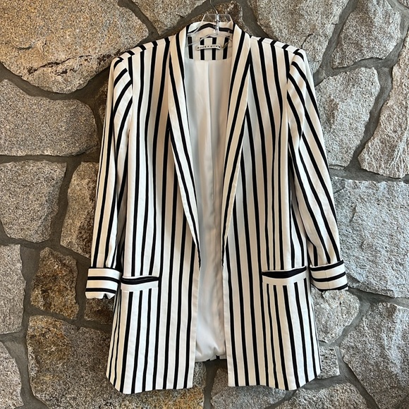 Alice + Olivia Kylie Striped Cotton Blend Twill Blazer - Picture 5 of 8